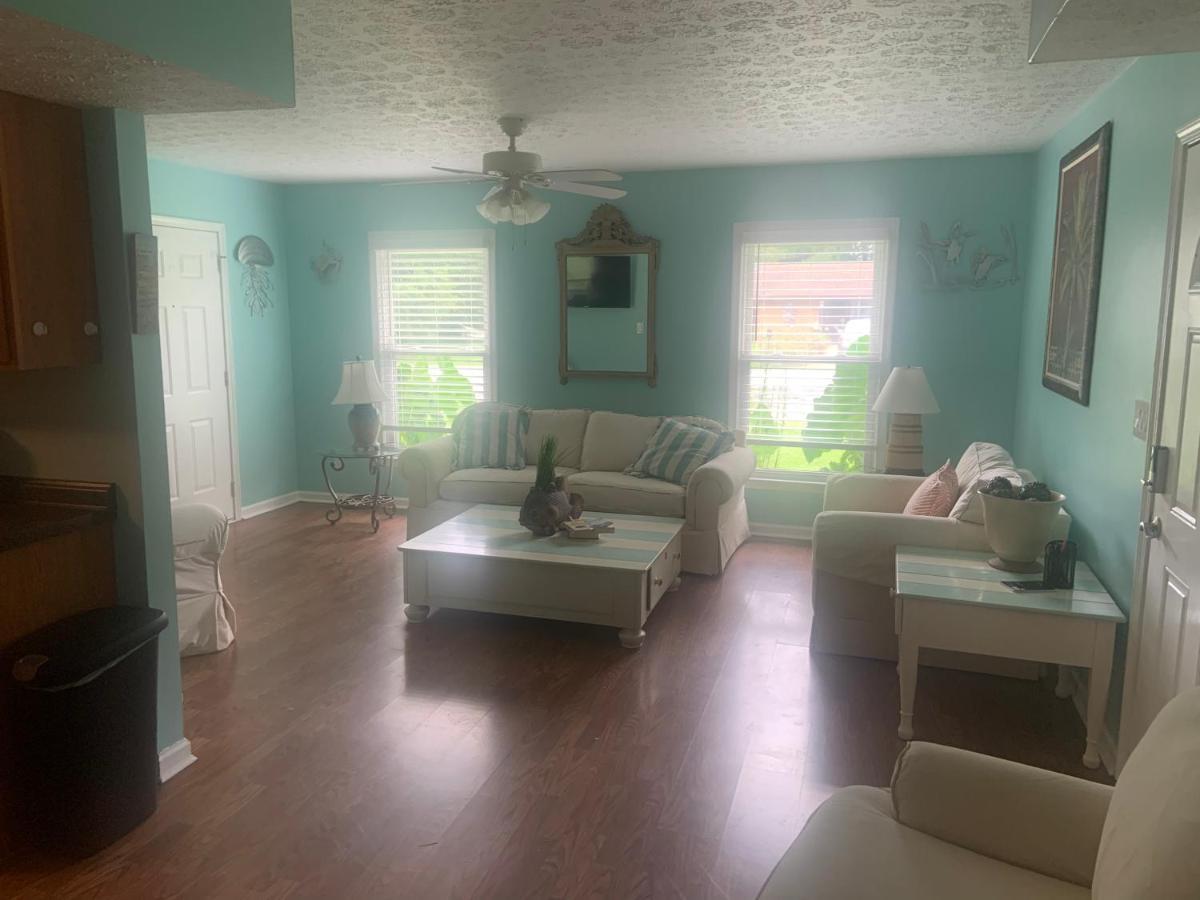 Cheerful Two Bedroom House 1.5 Miles From Beach. Мертл-Біч Екстер'єр фото